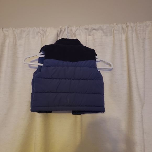 Carter's kids Puffer Vest. - Picture 8 of 11
